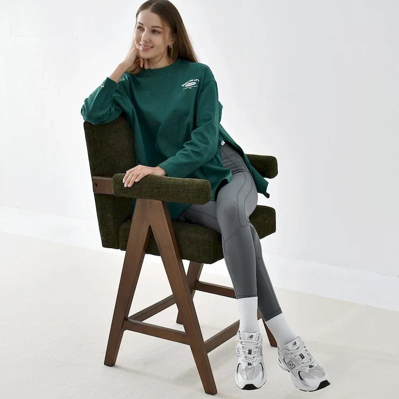 Sgabello Mid-Century Modern da banco in tessuto beige / verde / terra con gambe in legno di noce per 1 persona