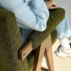 Sgabello Mid-Century Modern da banco in tessuto beige / verde / terra con gambe in legno di noce per 1 persona