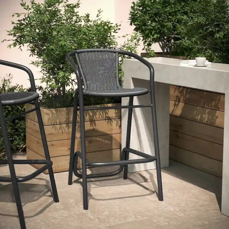 Sgabello da bar per interni/esterni in rattan PE nero/marrone medio/grigio con telaio e poggiapiedi in alluminio per 1 persona