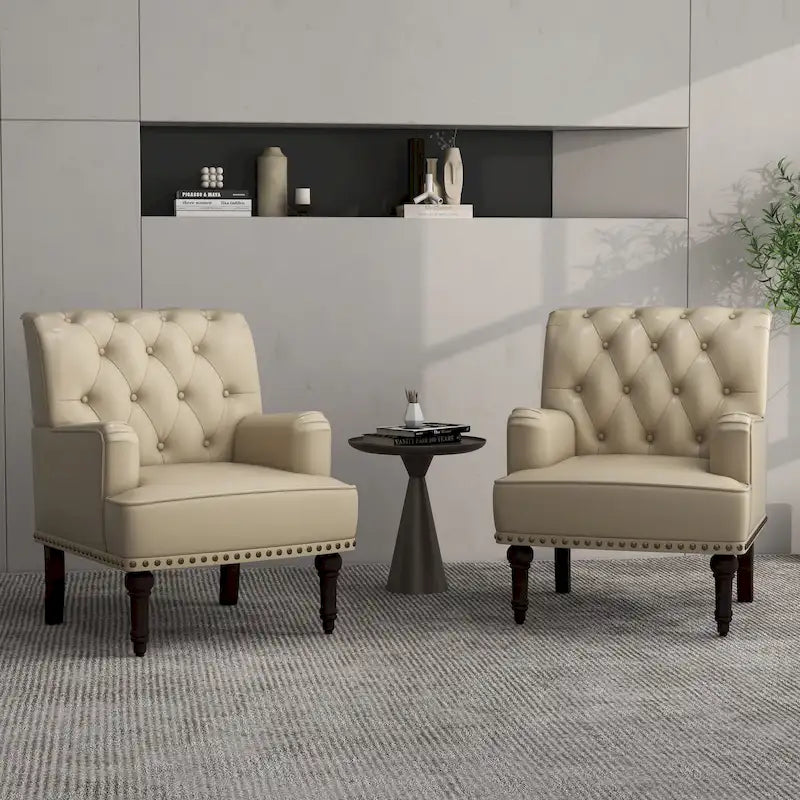 Poltroncina d'appoggio trapuntata in pelle sintetica beige/marrone/nera con dettagli borchiati e gambe intagliate, per 1 persona