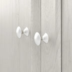 Armadietto alto a 2 ante in MDF, con ripiani regolabili, colore Rovere Espresso / Rovere Bianco Lino / Grigio Moderno / Pino Recuperato, per 1 persona