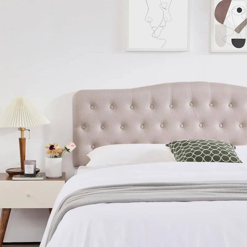Testata letto matrimoniale "King Size" in lino grigio/beige con bottoni trapuntati, altezza regolabile e gambe in legno di hevea, per 1-2 persone