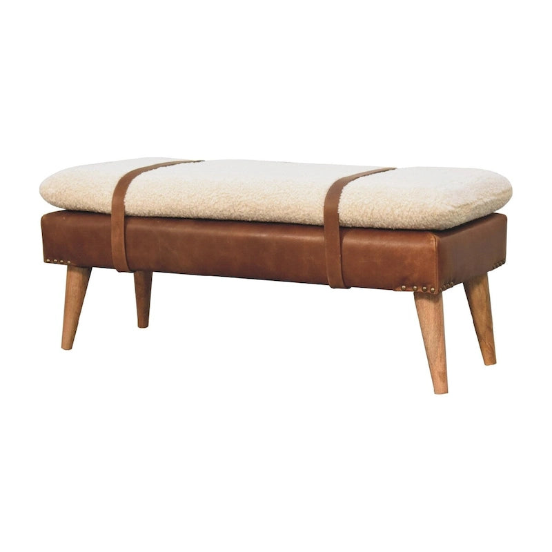 Panca rivestita in bouclé color rovere e pelle di bufalo, con gambe in legno massello, per 2 persone