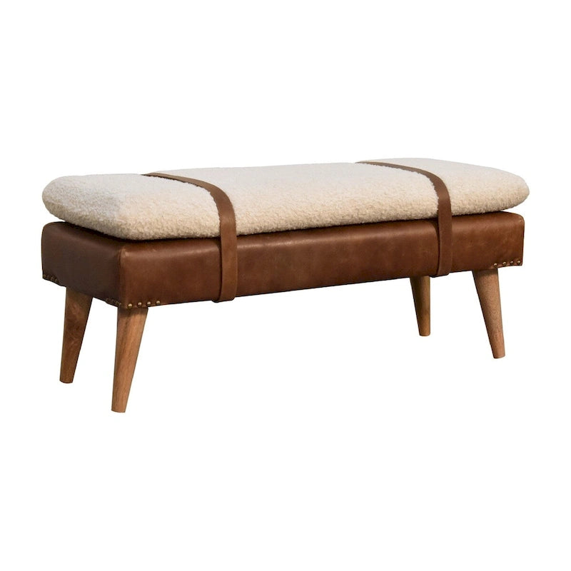 Panca rivestita in bouclé color rovere e pelle di bufalo, con gambe in legno massello, per 2 persone