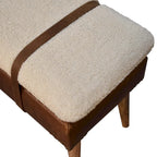 Panca rivestita in bouclé color rovere e pelle di bufalo, con gambe in legno massello, per 2 persone