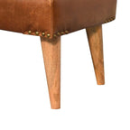 Panca rivestita in bouclé color rovere e pelle di bufalo, con gambe in legno massello, per 2 persone